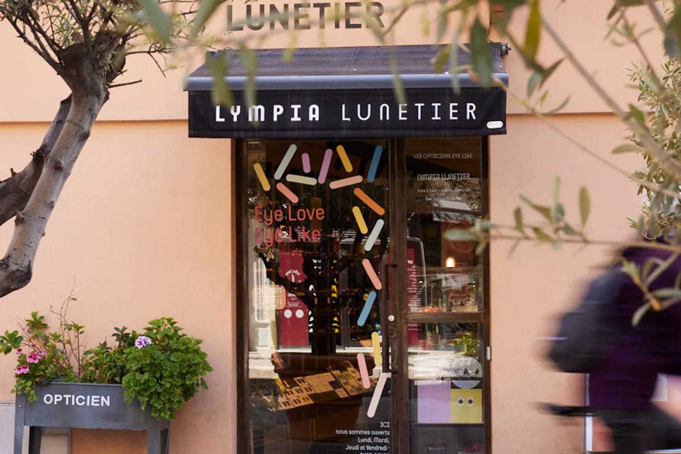 La devanture de Lympia Lunetier, 1 rue Bonaparte à Nice